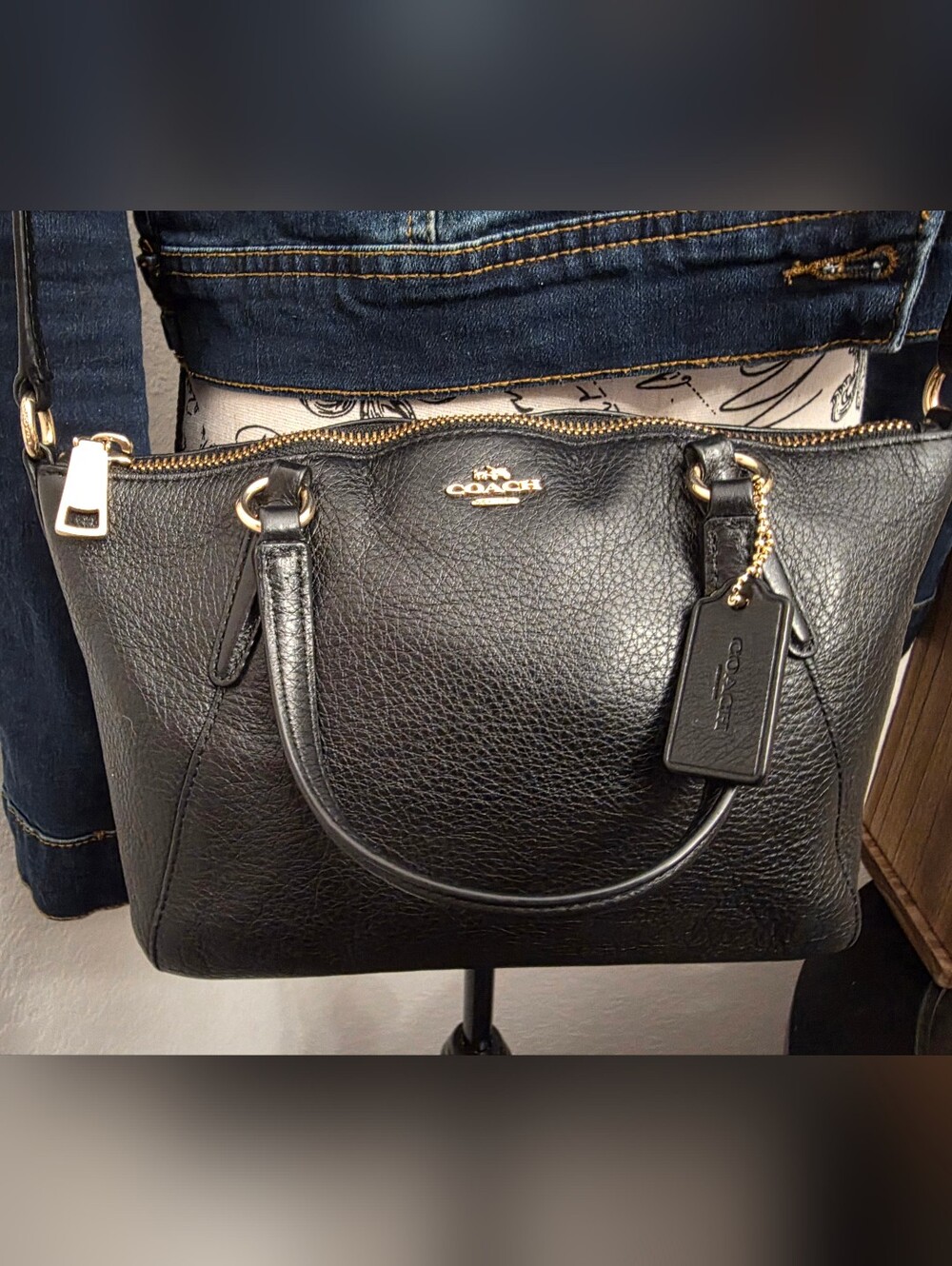Coach Small Kelsey Satchel Black Pebbled Leather-Gold Tone Hardware- Crossbody - Picture 3 of 9